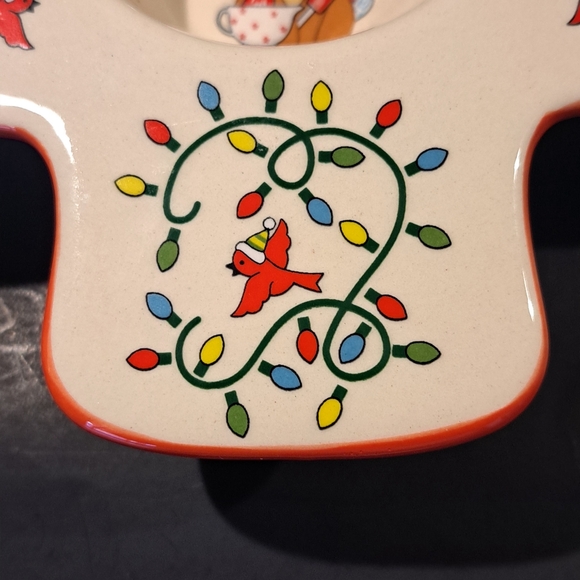 Temp-tations by Tara Seasonal Nostalgic Figural 6-Cup Muffin Pan - Picture 3 of 4